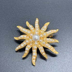 NOS D'Orlan Vintage Gold Tone Faux Pearl Star Flower Brooch 1-3/8"